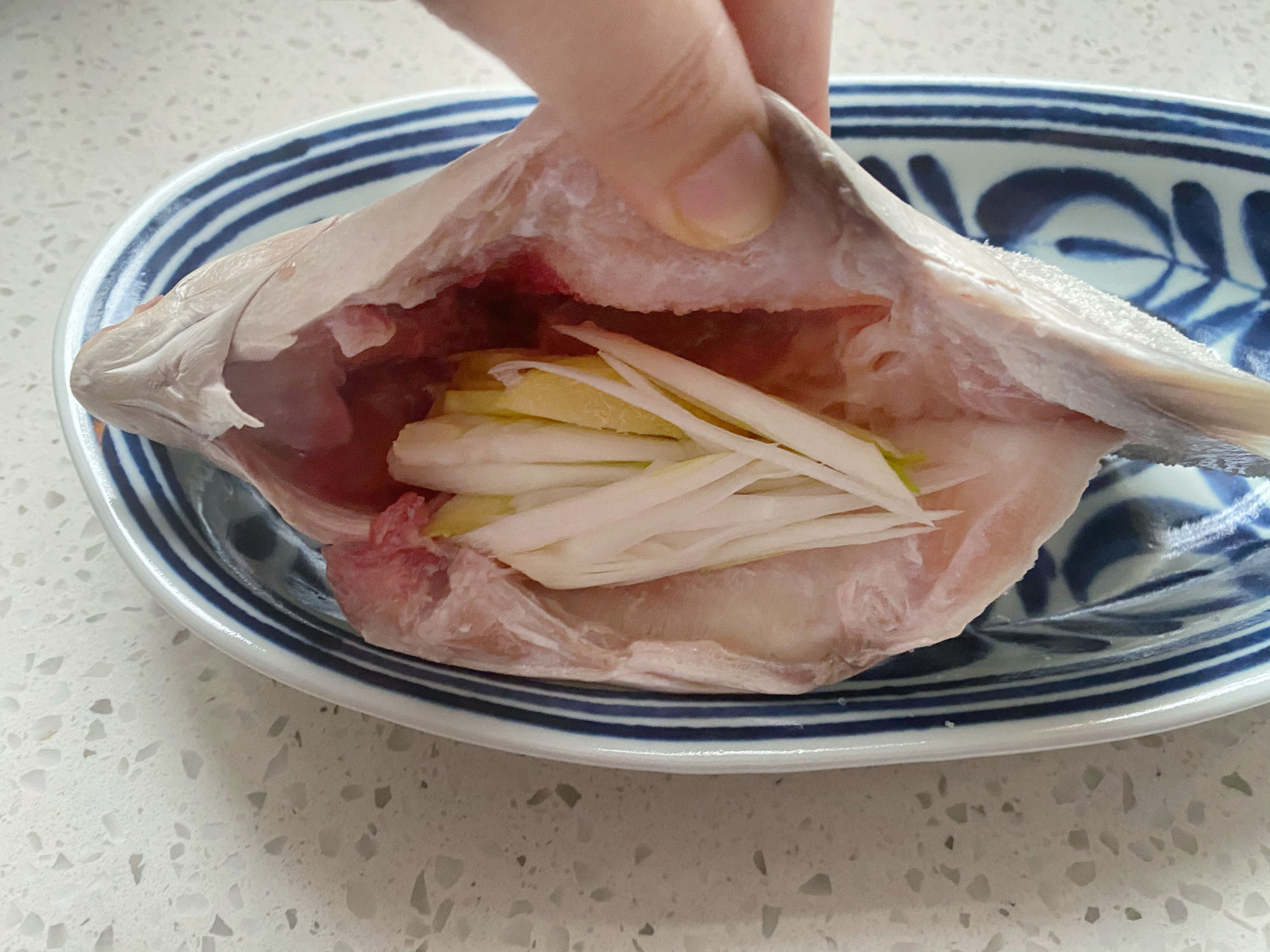  红烧|天冷了孩子迷上吃鱼，不腌渍不红烧，上锅蒸一蒸，美味健康不上火