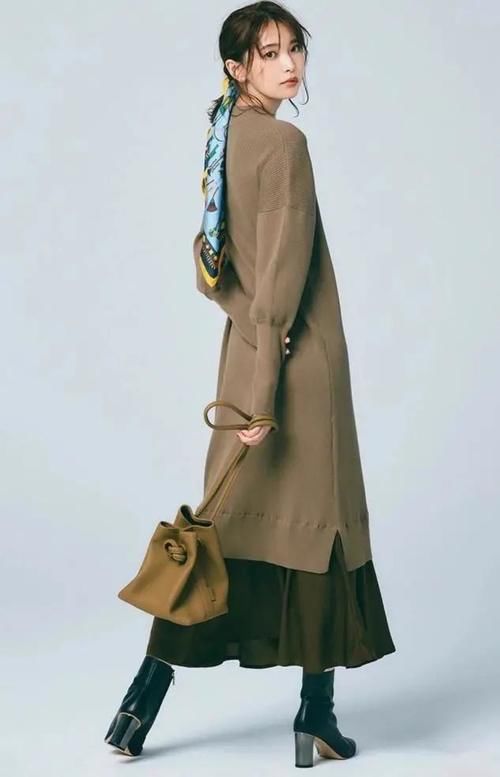 女人一旦过了45岁，一定要学会“减法穿搭”，时髦高级显气质如何打造＂减法穿搭＂