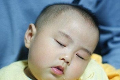 喝水|劝告宁可孩子渴着,3个时间也不要给娃喝水,容易积食不长个