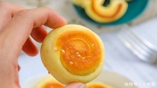 一个鸡蛋,一碗面粉,不用烤箱,教你用平底锅做面包,香甜松软