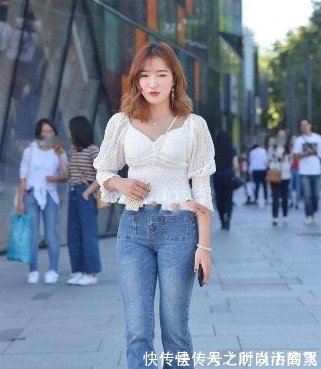 打底裤 黑色修身上衣搭配黑色打底裤,展现出温柔气质,休闲感十足