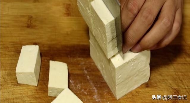 筷子|自从学会这样做豆腐，全家天天点名要吃，外酥里嫩，比吃肉还解馋