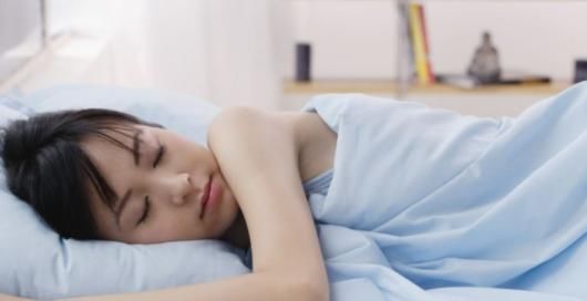 “把觉睡好，郎中不来找”，专家：失眠的人，百合是你的“佳品”