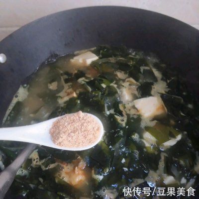 别怪我没提醒你，这道虾仁裙带菜豆腐汤一吃就上瘾