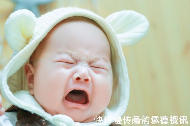 睡眠质量|婴儿睡觉时为什么妈妈一走就秒醒?3个原因,只有妈妈才懂