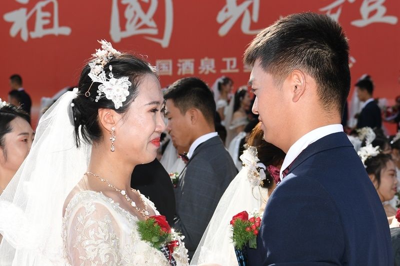 酒泉卫星发射中心|真情“十”意 120对航天新人情定大漠