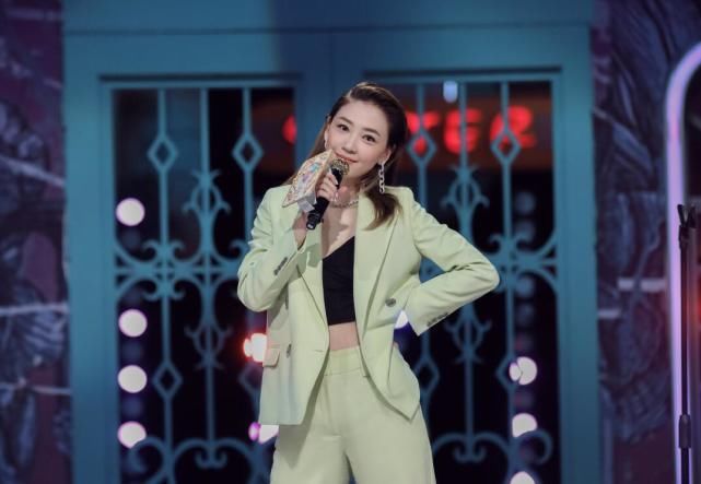 《听姐说》表面给了《吐槽大会》下马威，实际却是打了自己的脸