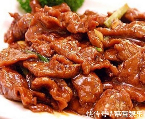 翻炒均匀|色泽褐红口味咸鲜,香滑鲜嫩营养加倍,孩子多吃春天个头蹭蹭长