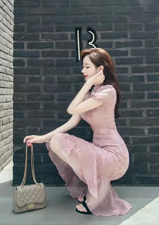 收腰 漂亮绣花突出气质,包臀鱼尾收腰时尚,修身版型彰显曲线身材