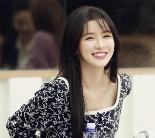 《怦然再心動》蔡卓宜曬合照，看清她的姿勢后，小女生心思很明顯