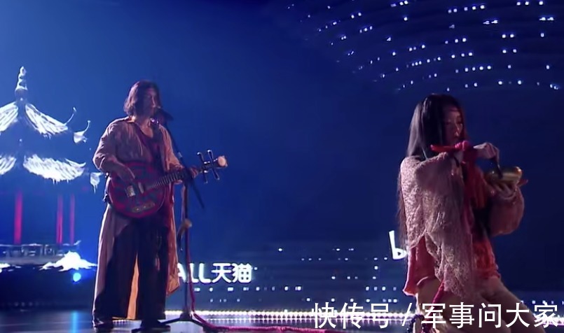 cp感|许嵩综艺首秀太精彩,薛之谦拿一份工资打两份工,两人cp感十足