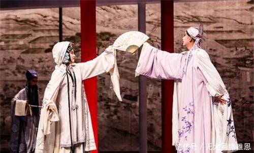 并非|“眼看他起朱楼,眼看他楼塌了”,最初说的是谁?并非红楼的贾府