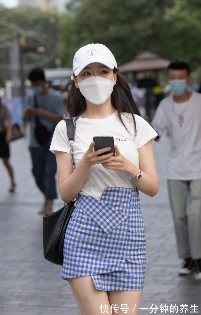 度假 穿上甜不厌的短裙,创造一种少女的度假风格,你觉得能打多少分!