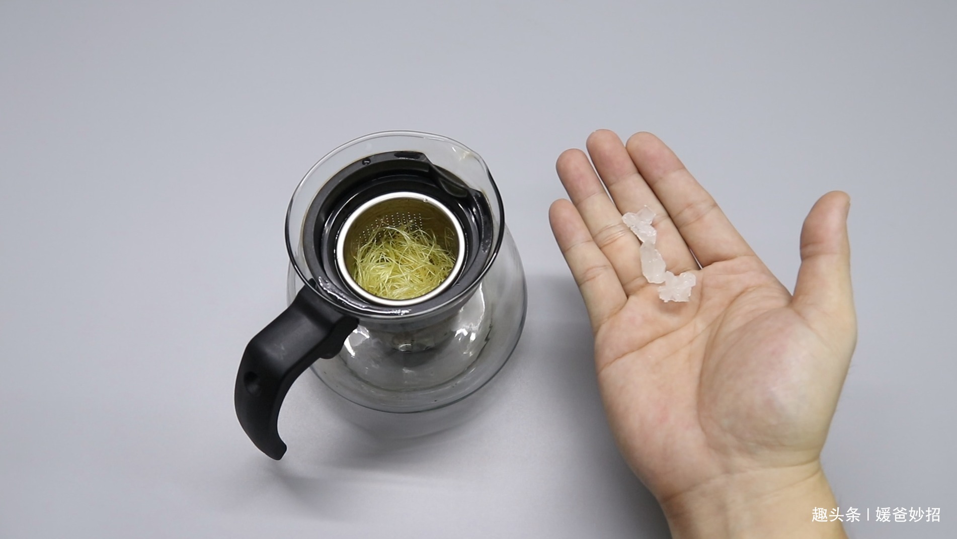 玉米须一根也别丢，用来泡水喝太棒了，解决男女人的烦恼