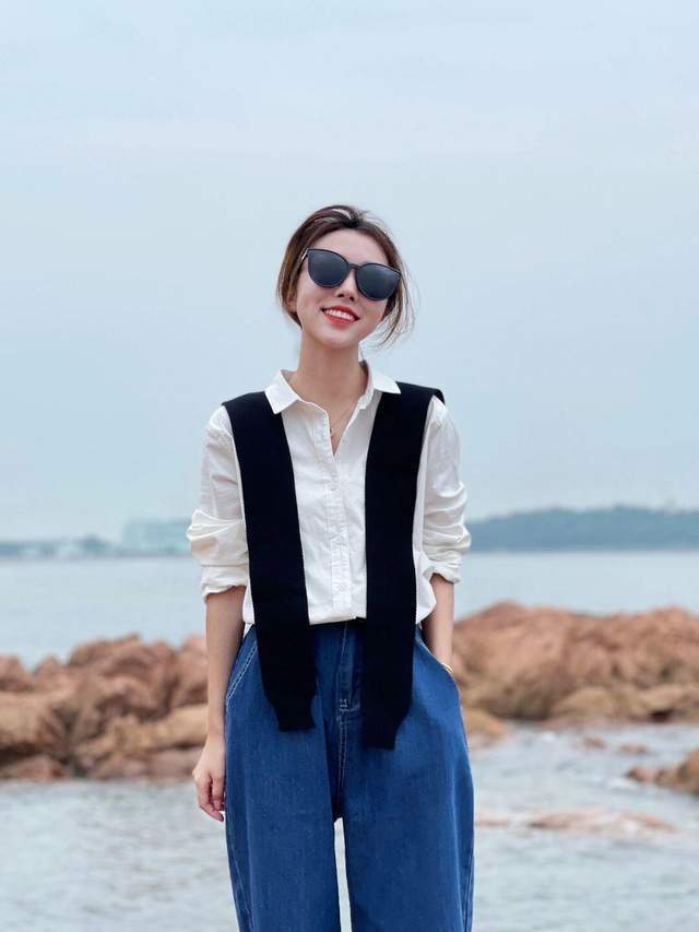 下半身|气质不分年龄,蕾丝小开衫+卡其色短裤,性感又有女人味