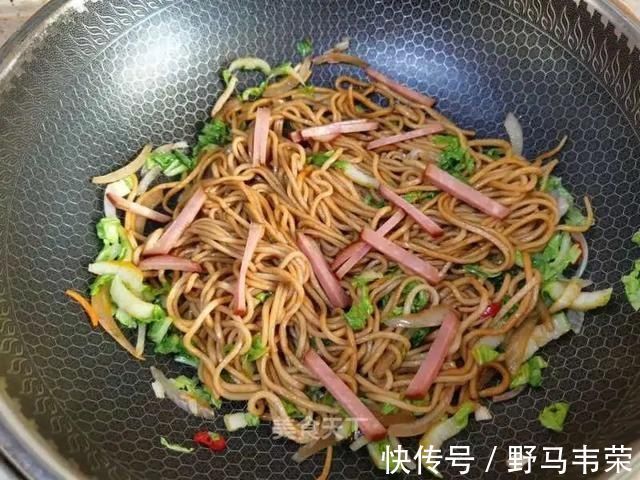 白菜|吃一次就上瘾的炒面，学会你绝对不后悔，吃货简直不能忍！