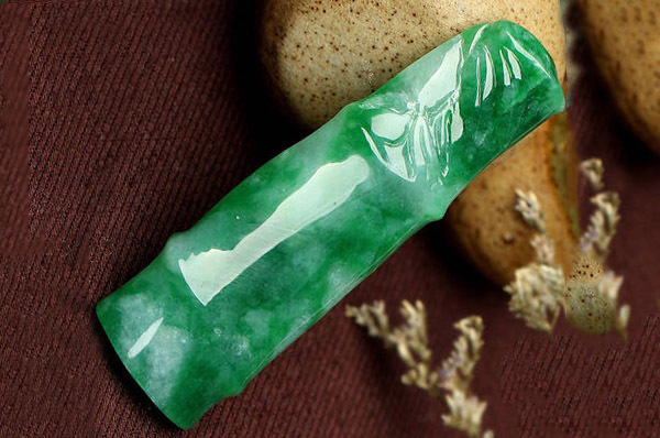 翡翠|竹节翡翠坠子,是什么寓意?