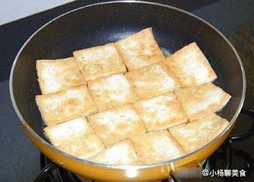 煎豆腐，千万不要直接下油锅，多加“这1步”，豆腐不碎不粘锅