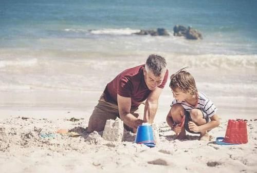 小周|妈妈出门逛街,爸爸在家独自看娃,回到家后的一幕让宝妈笑喷