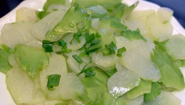 胆固醇|每天吃洋葱可以降血脂?北大教授:大错特错,降血脂的是2件事