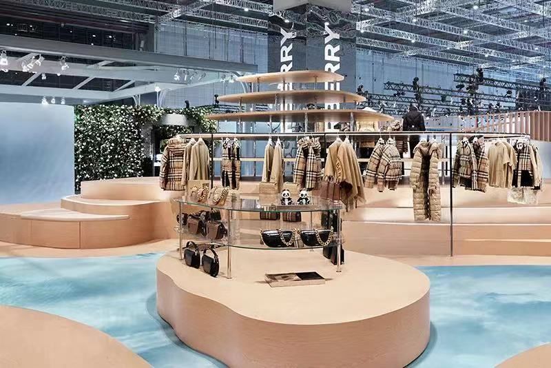 绗缝|首次亮相进博会，Burberry 把最新潮品都带来了