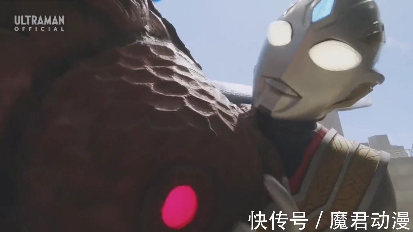 巴罗萨|特利迦奥特曼:遥辉掉入剑悟的世界,变身器被损坏,原生泽塔回归