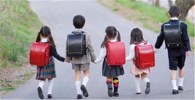 杜甫|孩子的书包就是个“藏宝库”,看了娃的书包,仿佛打开新世界大门
