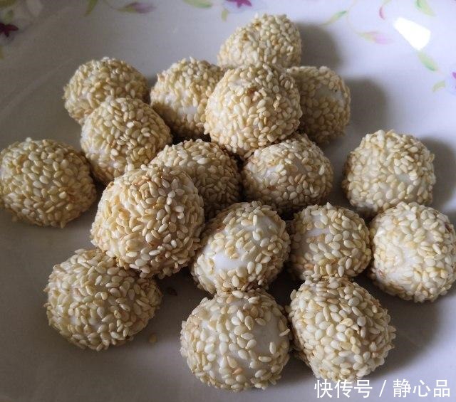 炸麻圆儿,用糯米粉就能做的简单小吃,解馋!
