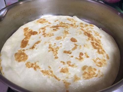 牛肉罩饼河北特色小吃,肉质肥美香醇,看着都能流口水