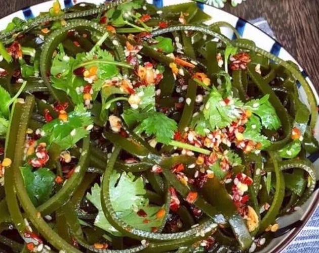 怪不得凉拌海带丝那么好吃，掌握一个诀窍，清脆爽口，鲜香味美！