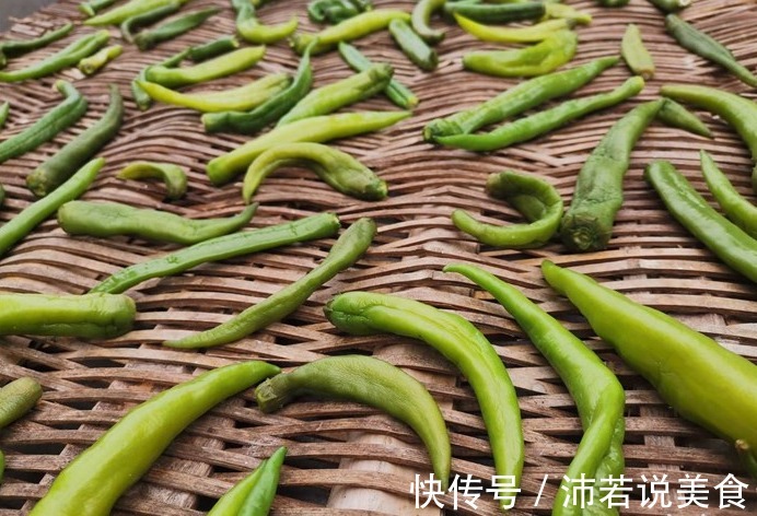 分享给你一道好吃不贵的湖名白辣椒，喜欢的快来做吧