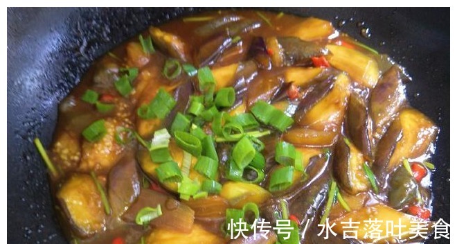 茄子皮|红烧茄子简单好吃的做法，茄子不吸油不变黑，吃起来真香！