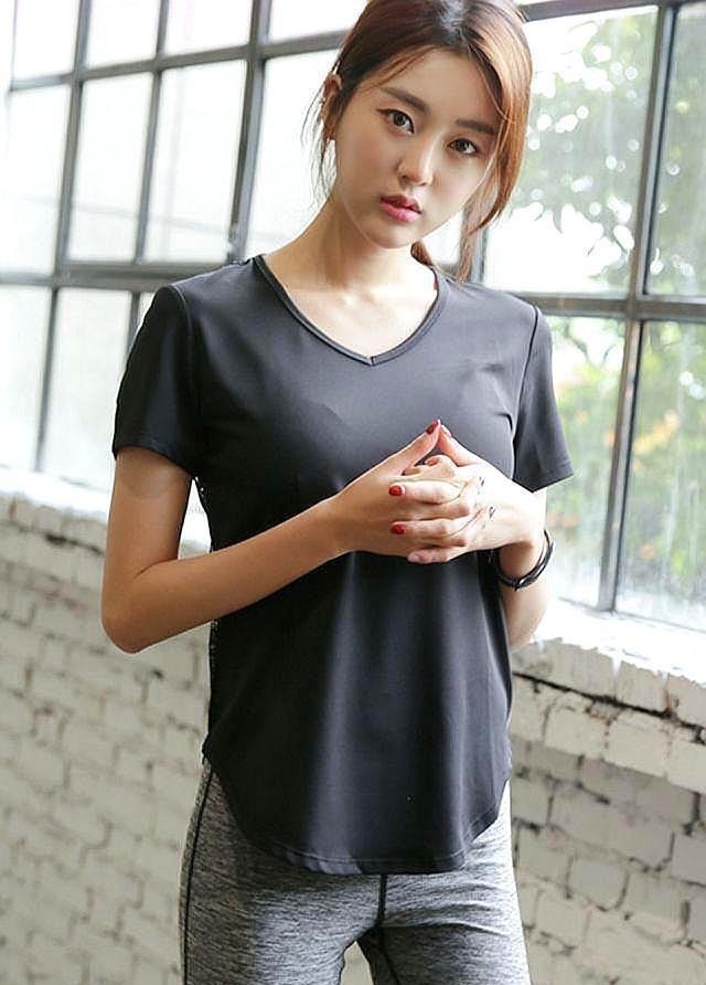 街拍|街拍性感紧身打底裤小姐姐，穿出动感美