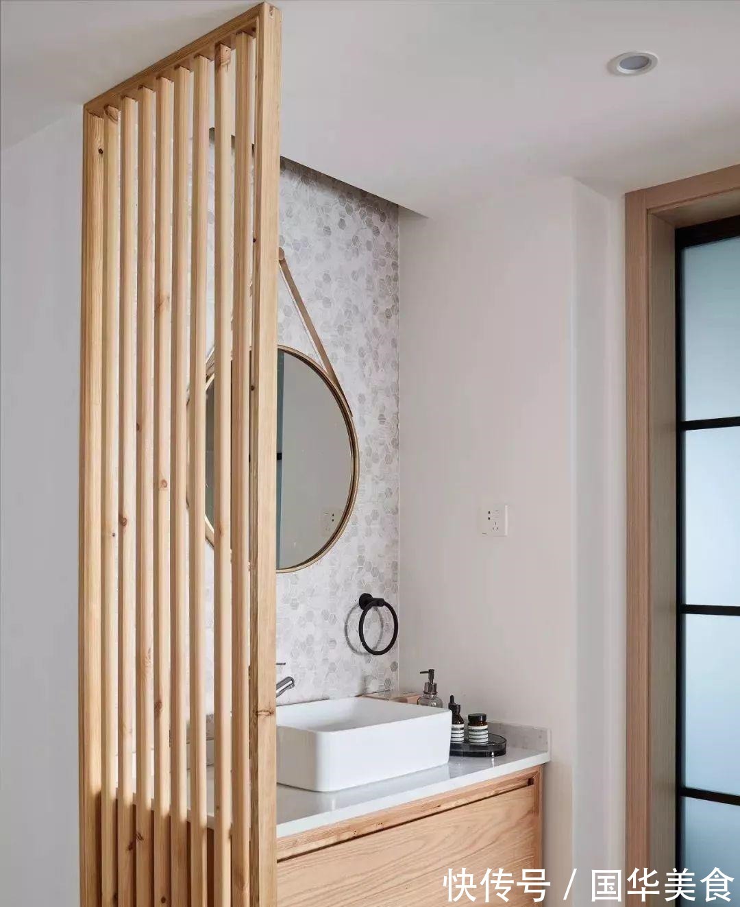 外置|越来越多家庭都选择将洗手台外置,因为这样使用更方便!