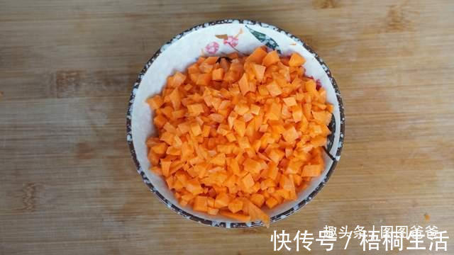 搅拌均匀|早餐别吃包子馒头了，1块钱饺子皮，5种巧用，美味解馋，孩子最爱