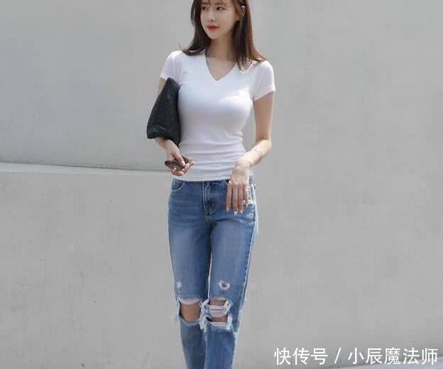 美女穿搭穿紧身牛仔裤,大长腿无人能及,轻松营造女神气息