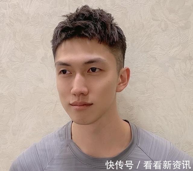 发型 2021年男生“两边铲短”发型过时了试试这3款,新潮又帅气!