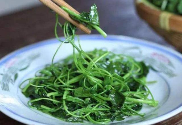 排毒|人到中年适合常吃3种食物,补水润肤,排毒抗衰,肌肤水嫩又光滑