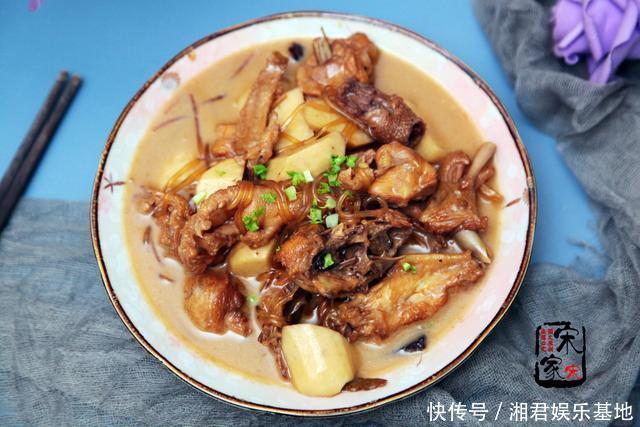 芋头|夏天,女人要多吃这碱性食物,4元一斤,价格便宜还对头发好