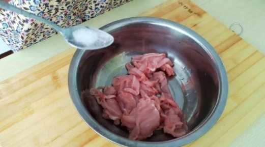正宗川味水煮肉片的家常做法,秘诀和配方全都告诉你,太有食欲了