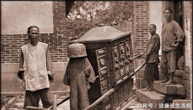 奢侈|晚清老照片慈禧奢侈过寿,打扮吓人的新娘,衣不遮体的乞丐