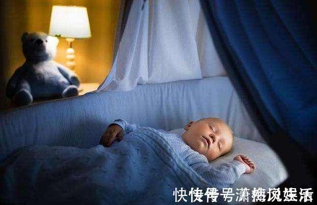 宝宝|最容易伤娃大脑的哄睡方式,被医生称为虐童行为,很多家长正在做