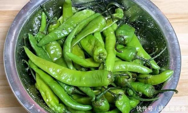 清洗干净|婆婆教我腌辣椒,不用水,不用油,酸辣爽口,2天就能吃