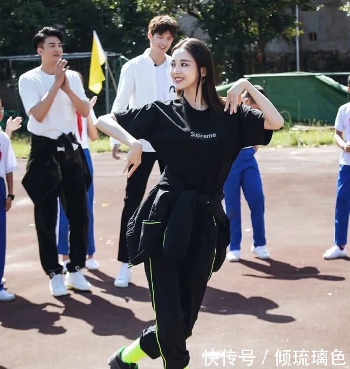 娜扎脸上这“三个”优势,女人只要中一点,稍微打扮一下都好看