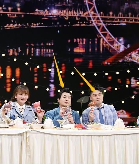 宋亚轩依旧是王牌局外人,收官聚会坐在边上,距离让人心疼!