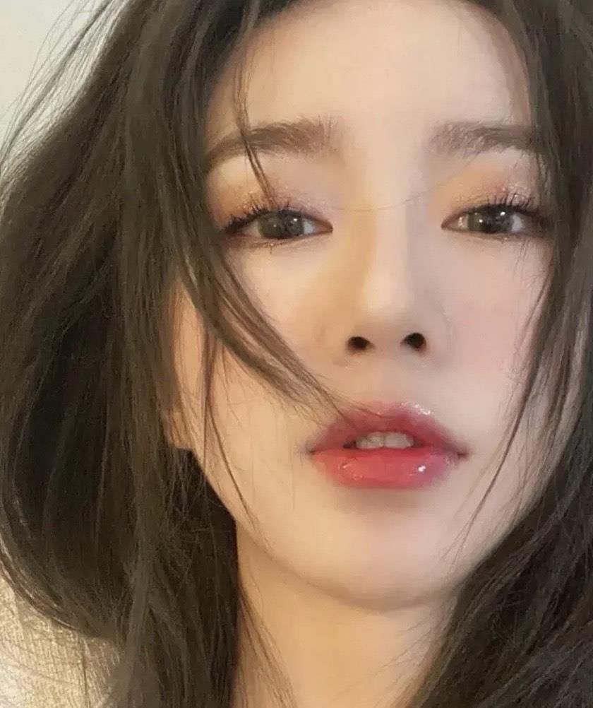 粉粉嫩嫩的桃花妆这样画，洋溢着暖春的气息，温柔又带点小妩媚