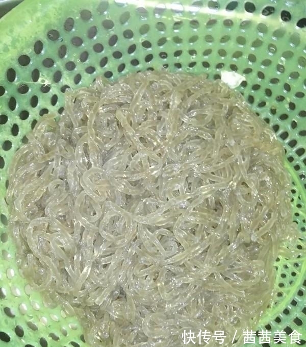 食物|媳妇晚饭不吃主食，常吃这种食物，1个月瘦10斤，早起准时排宿便