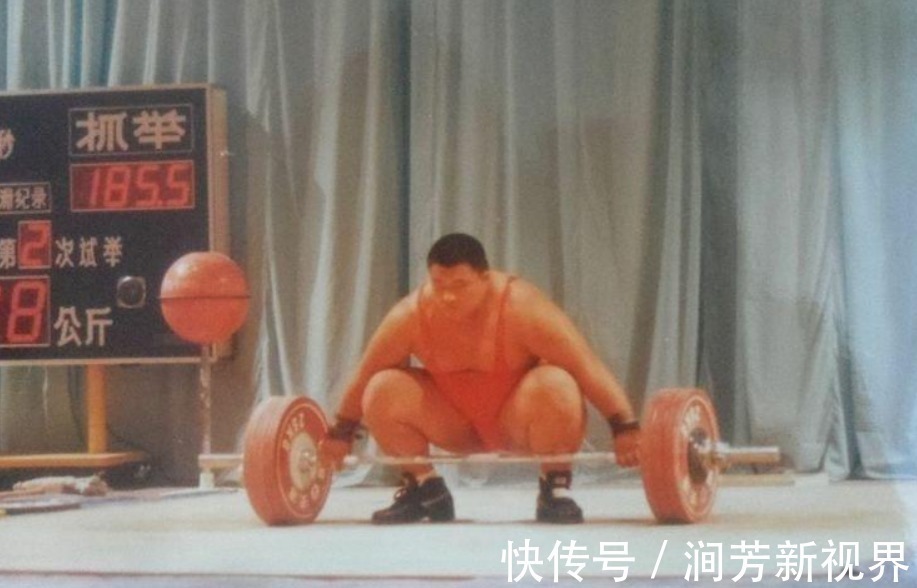 训练|举重天才才力曾获得60个冠军,23岁退役当保安,33岁去世
