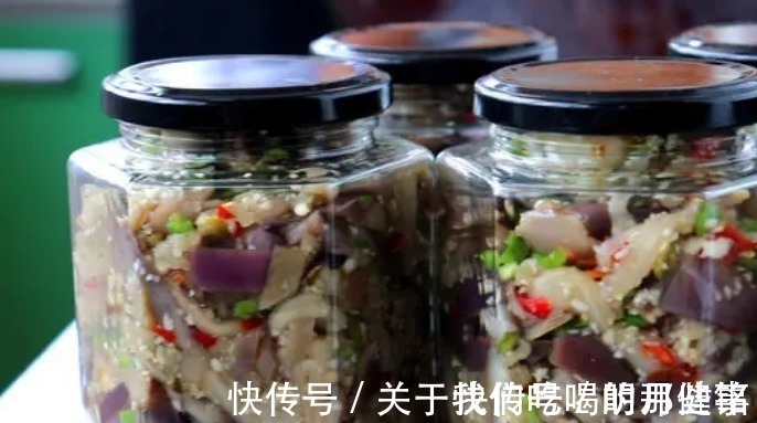 大厨|做腌茄子,别直接加调料,大厨教你一招,香辣爽口,放1年不会坏