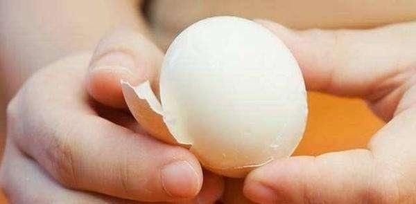 美味|煮鸡蛋时，别只傻傻的加盐，多加2勺“它”，美味提升10倍